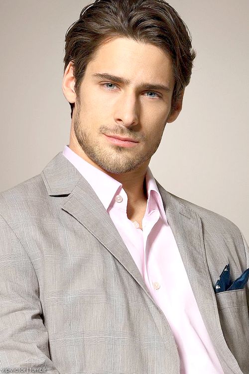 Short & Simple Stubble Beard Style